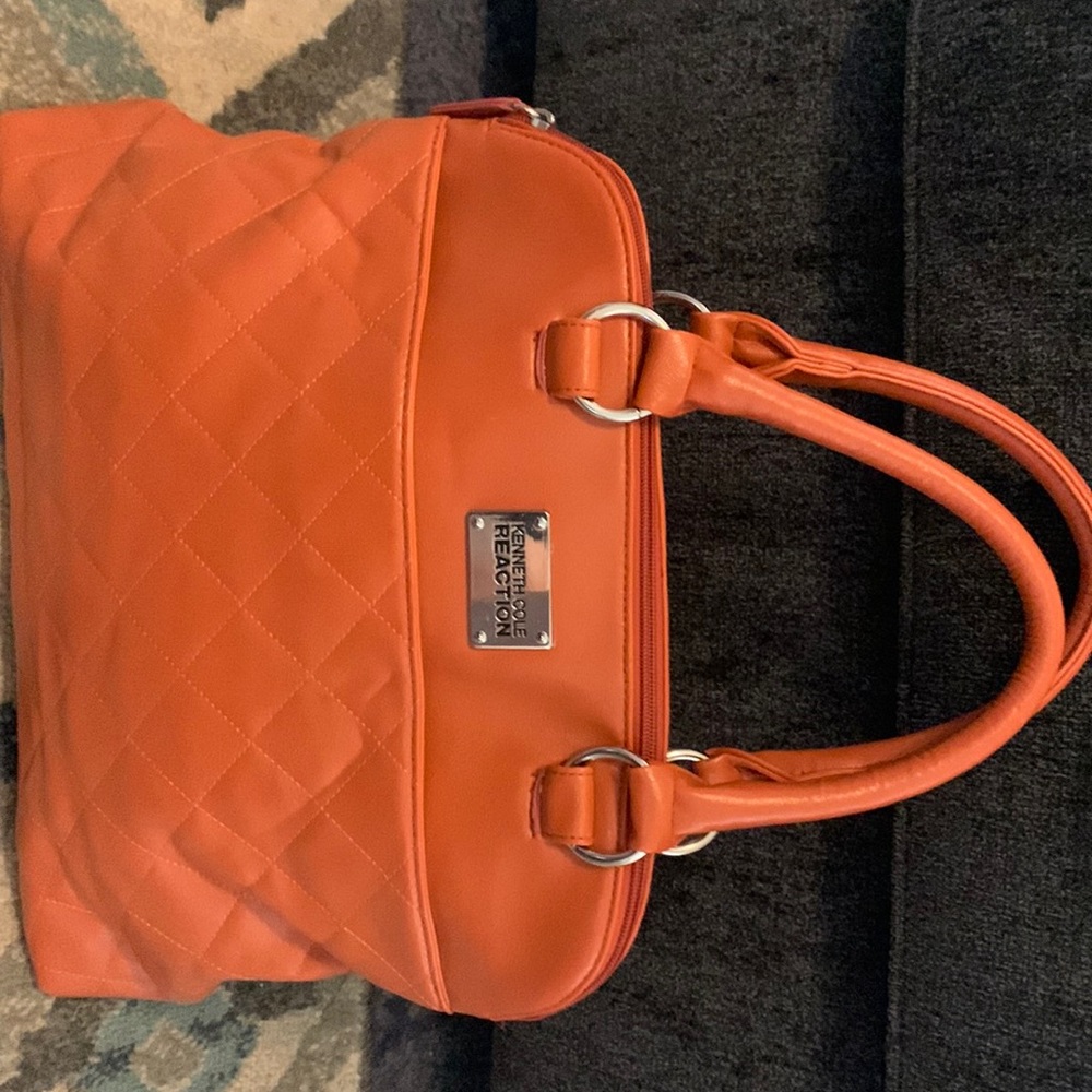 Just like new! Kenneth Cole hand bag! Super cute!!